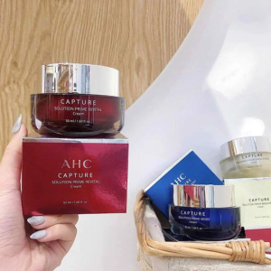 Kem Dưỡng Ahc Capture Solution Prime 50ml giúp da mịn màng, tăng độ đàn hồi cho làn da, làm mờ các vết thâm nám