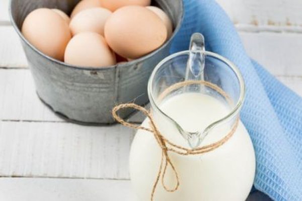 9-cach-tam-trang-bang-sua-tuoi-chang-can-dung-my-pham-van-co-lan-da-trang-min-nhu-em-be-1-1589820017-988-width600height400 9 cach tam trang bang sua tuoi giup ban luc nao cung co lan da trang min nhu em be - 3