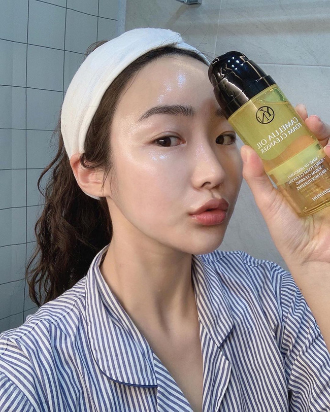 4 mẹo rửa mặt cho da sạch sâu đến từng milimet, sáng mịn bất chấp mùa Hè khắc nghiệt - Ảnh 1. 4 mẹo rửa mặt cho da sạch sâu đến từng milimet, sáng mịn bất chấp mùa Hè khắc nghiệt - Ảnh 1.