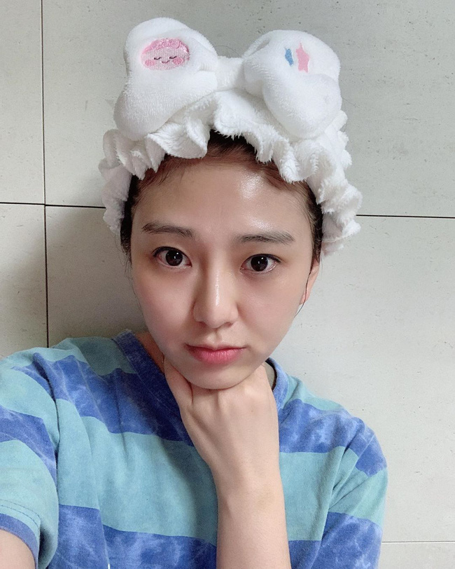 4 mẹo rửa mặt cho da sạch sâu đến từng milimet, sáng mịn bất chấp mùa Hè khắc nghiệt - Ảnh 2. 4 mẹo rửa mặt cho da sạch sâu đến từng milimet, sáng mịn bất chấp mùa Hè khắc nghiệt - Ảnh 2.