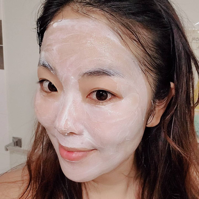 4 mẹo rửa mặt cho da sạch sâu đến từng milimet, sáng mịn bất chấp mùa Hè khắc nghiệt - Ảnh 3. 4 mẹo rửa mặt cho da sạch sâu đến từng milimet, sáng mịn bất chấp mùa Hè khắc nghiệt - Ảnh 3.